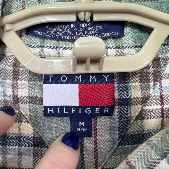 |•TOMMY HILFIGER•| Plaid Flannel Shirt Size Medium - Picture 6 of 9